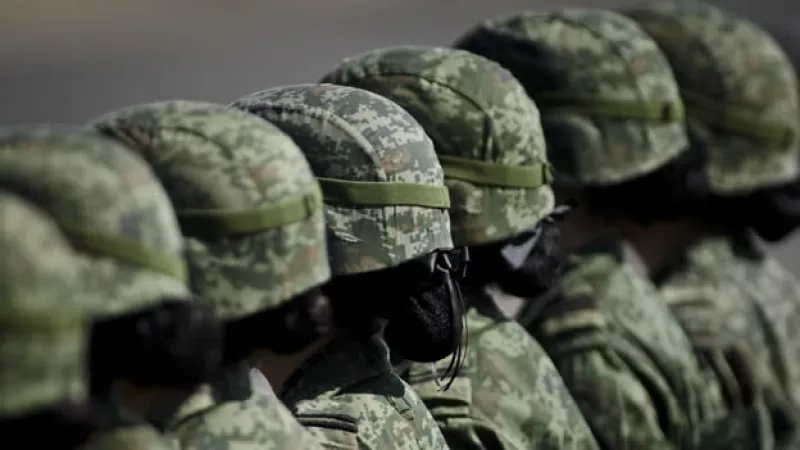 soldados en una ceremonia militar