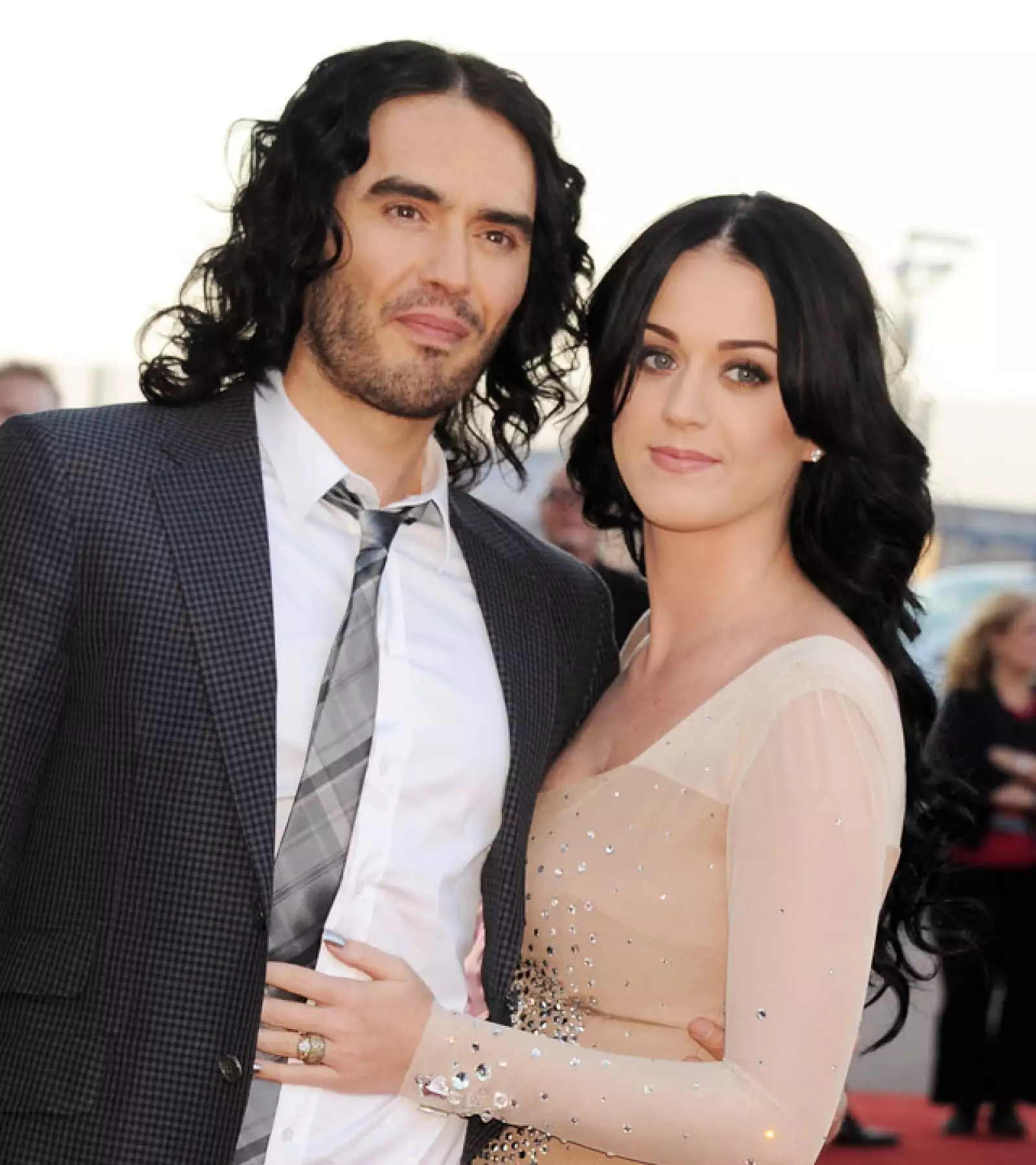 Katy Perry y Russell Brand formalizaron su relación en 2010 y al poco tiempo llegaron al altar pero al igual que Kim su matrimonio sólo duró un año y dos meses.