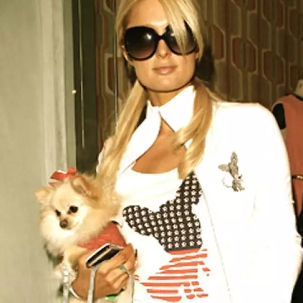 Paris Hilton: Incluso Marilyn Monroe Jr. utiliza artículos de mi línea de ropa `Little Lily´. Siempre tiene que estar coordinada con su mamá. ;)