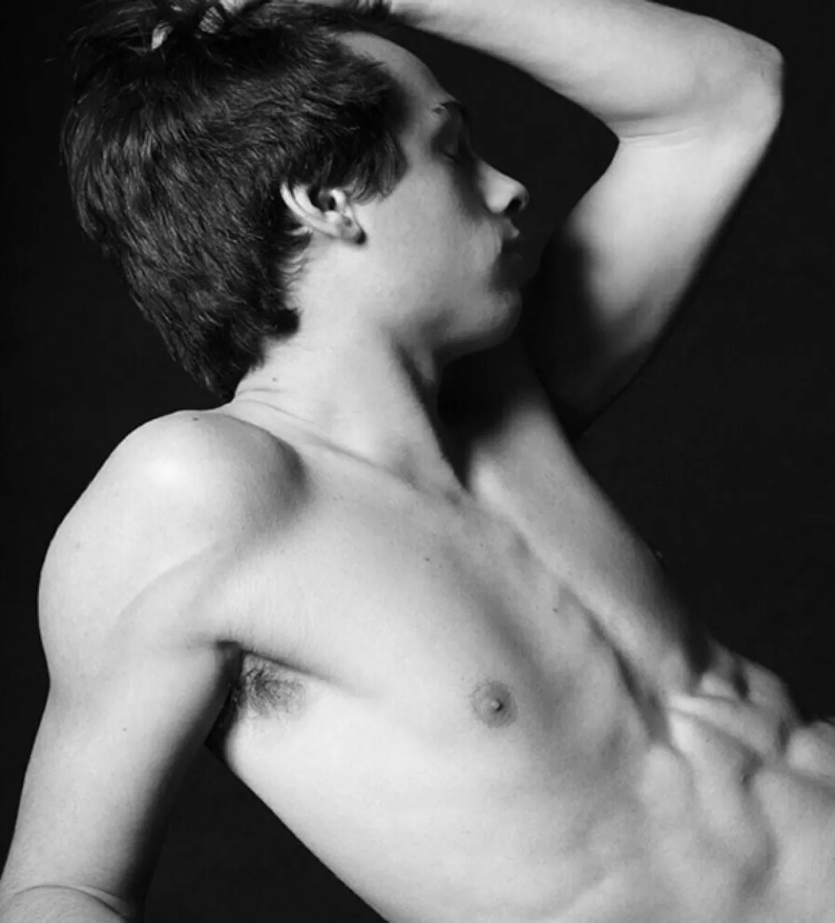 A diferencia de los jóvenes de su generación, Dylan muestra una apariencia más natural sin dejar de ser sexy.