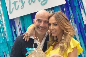 Erika Zaba y Francisco Oliveros organizaron una fiesta para anunciar el sexo del bebé.