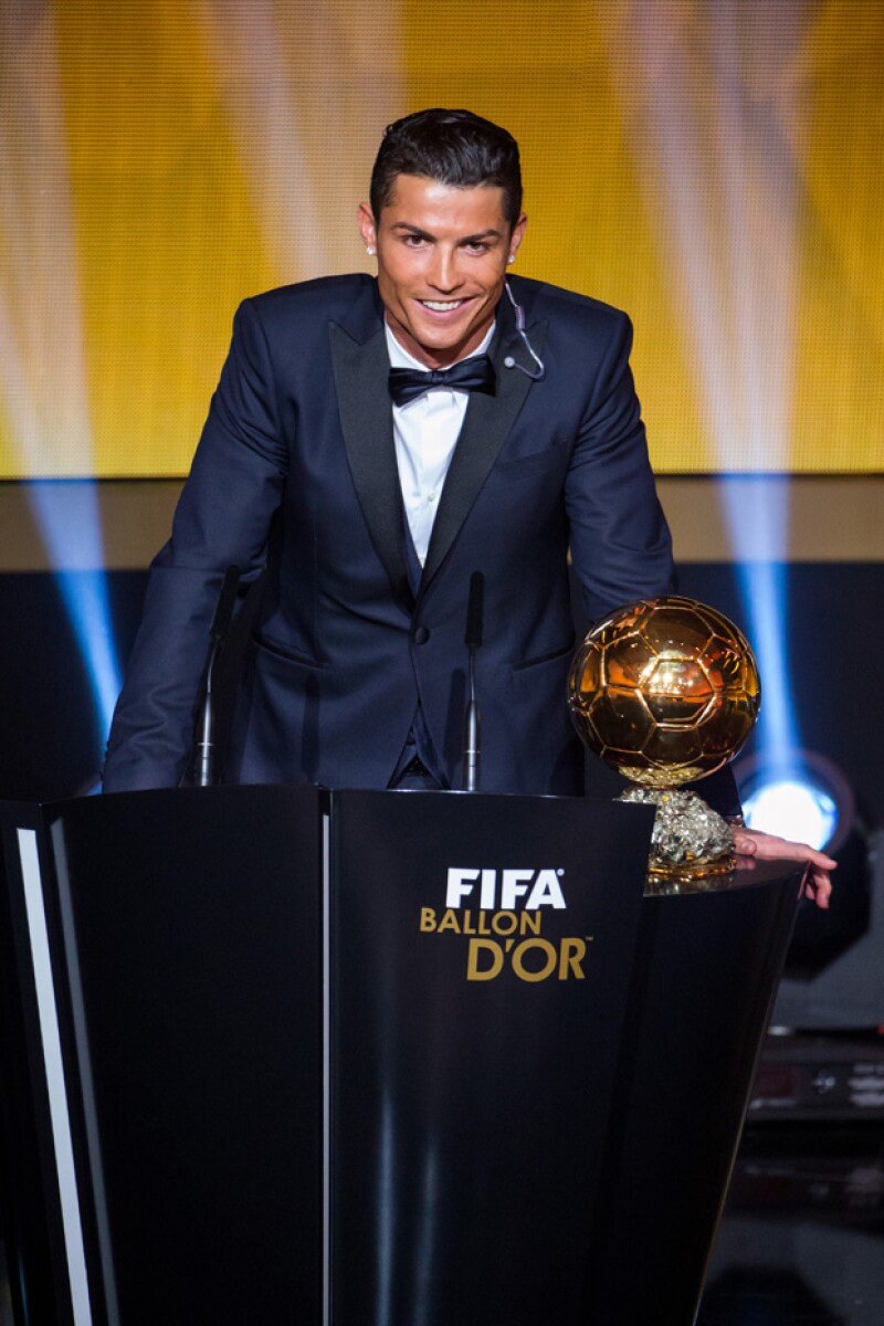 Al recibir por tercera ocasión el Balón de Oro de la FIFA, el futbolista se veía contento pero en su discurso no nombró a Irina, lo que despertó algunos rumores.