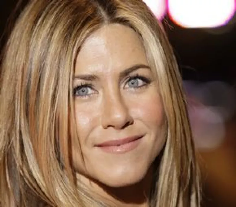 La actriz de ‘Friends’ aceptó que una vez se inyectó para hacer desaparecer algunas líneas de expresión, sin embargo, no quedó satisfecha ya que sentía un peso en su cabeza.