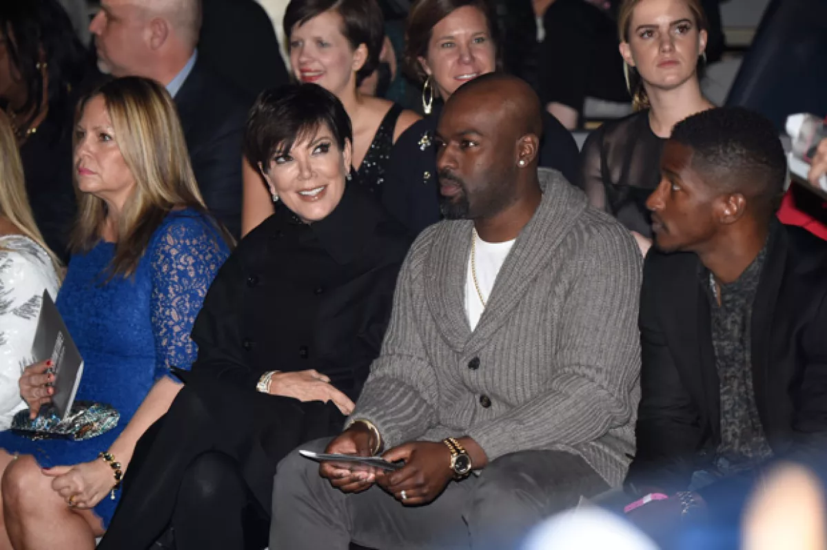 El ex matrimonio presentó un frente unido este martes en el primer desfile de su hija para la marca de lencería, a donde Kendall les pidió a sus hermanas no asistir.