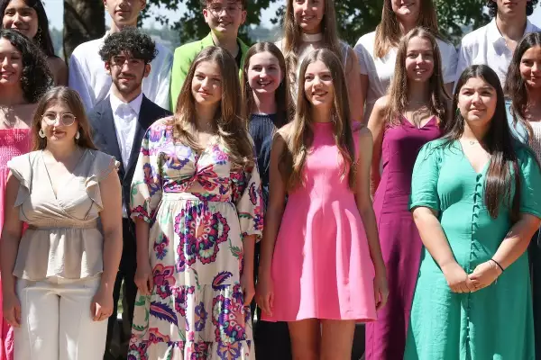 La infanta Sofía recibe a futuros compañeros de escuela en el palacio de la Zarzuela