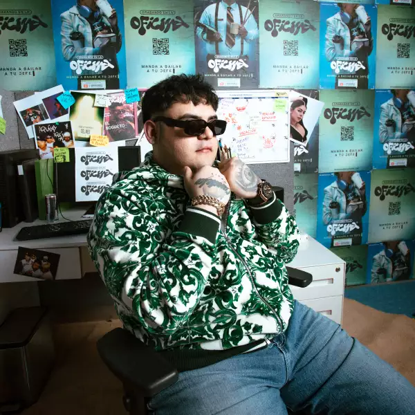 GRABANDO EN LA OFICINA