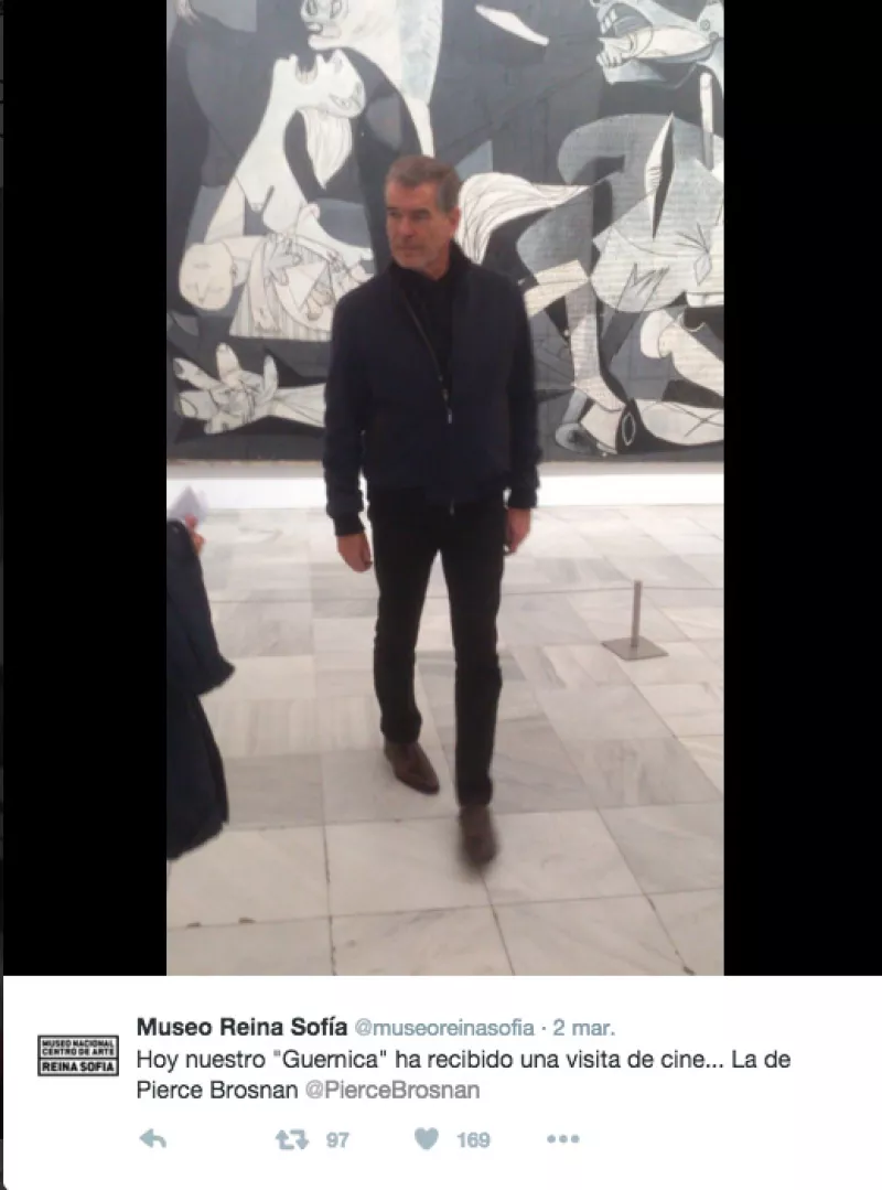 El actor irlandés visitó ayer el Museo Reina Sofía, donde le tomaron una fotografía que generó polémica y muchos españoles expresaron su enojo por redes sociales.