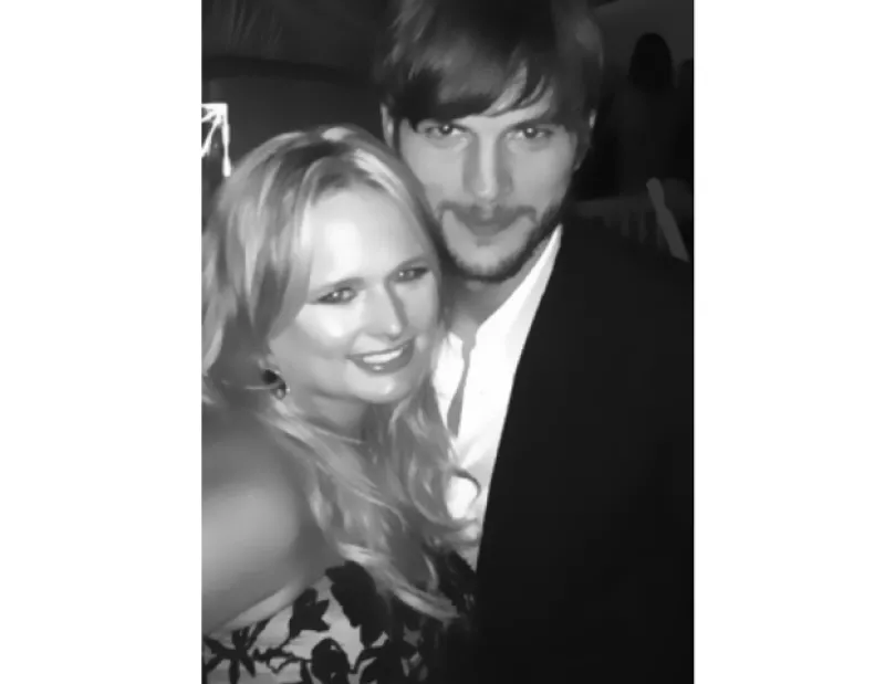 El actor acudió este fin de semana, a la tradicional carrera de caballos en Kentucky donde se tomó una fotografía con la cantante Miranda Lambert, hecho que ha causado sensación.