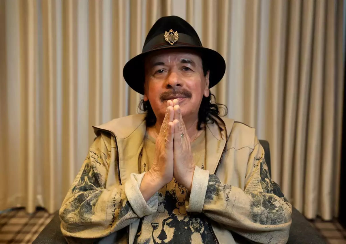 carlos-santana-pospone-conciertos