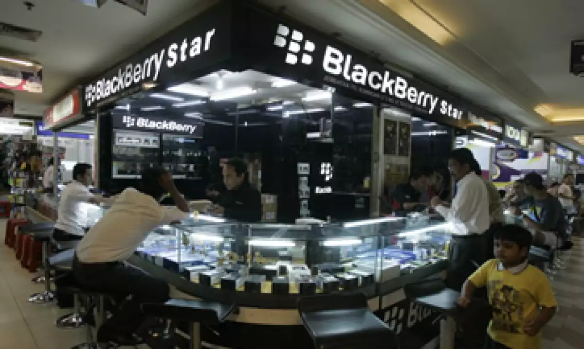 Los títulos del fabricante de BlackBerry llegaron a saltar más de un 10%. (Foto: AP)
