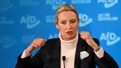 La colíder del partido Alternativa para Alemania (AfD), Alice Weidel, habla mientras asiste a un evento de campaña electoral de la AfD en Heidenheim, Alemania, el 9 de febrero de 2025.