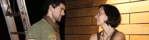 Luis Gerardo Méndez también actúa en la obra con Gaby.