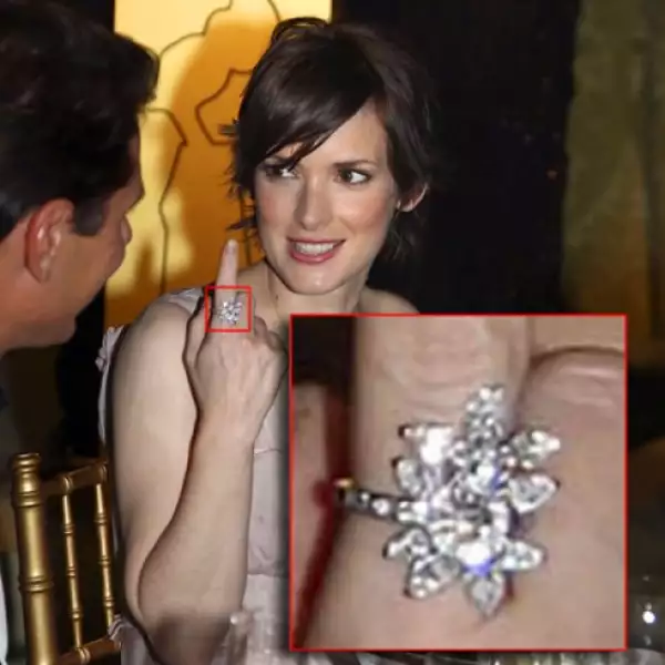 Winona Ryder usó varios accesorios de Bvlgari para los premios Marie Claire realizados la semana pasada, pero ahora, estas joyas han desaparecido, ella asegura que las dejó en la recepción del hotel donde se hospedaba.