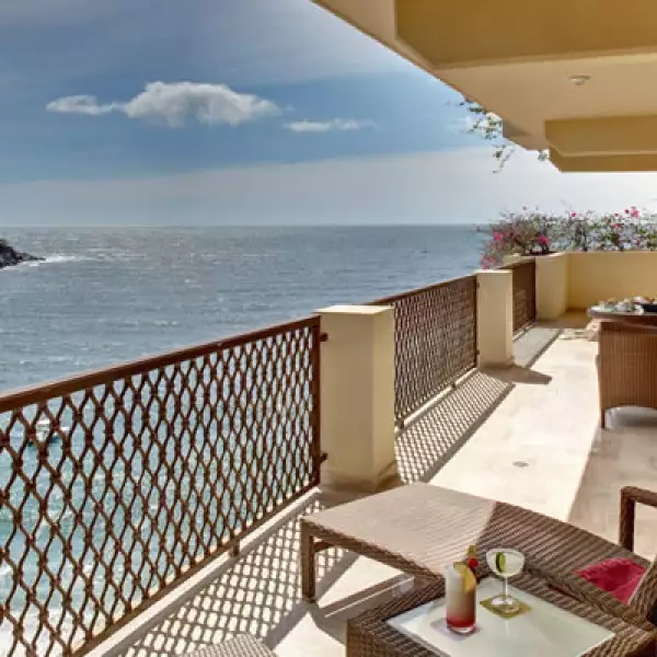 Barceló Puerto Vallarta fue galardonado recientemente con 10 reconocimientos de Distintivo H. con el distintivo H es símbolo de garantía de calidad en cuanto a seguridad e higiene en el manejo y preparación de alimentos y bebidas.