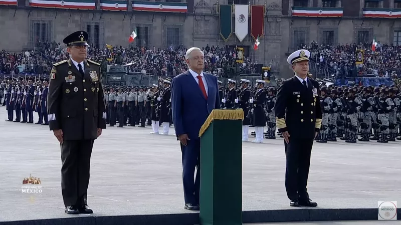 El presidente al inicio del desfile
