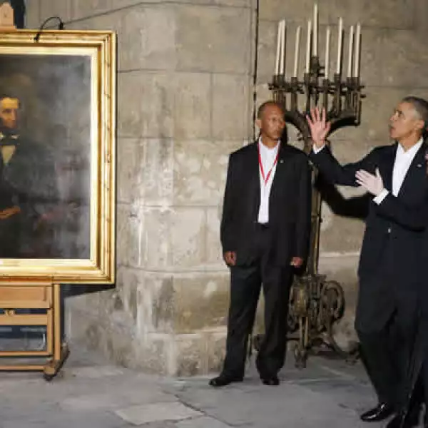 Obama y su familia visitaron también el interior del edificio del antiguo gobierno colonial y que ahora alberga el Museo de la Ciudad.