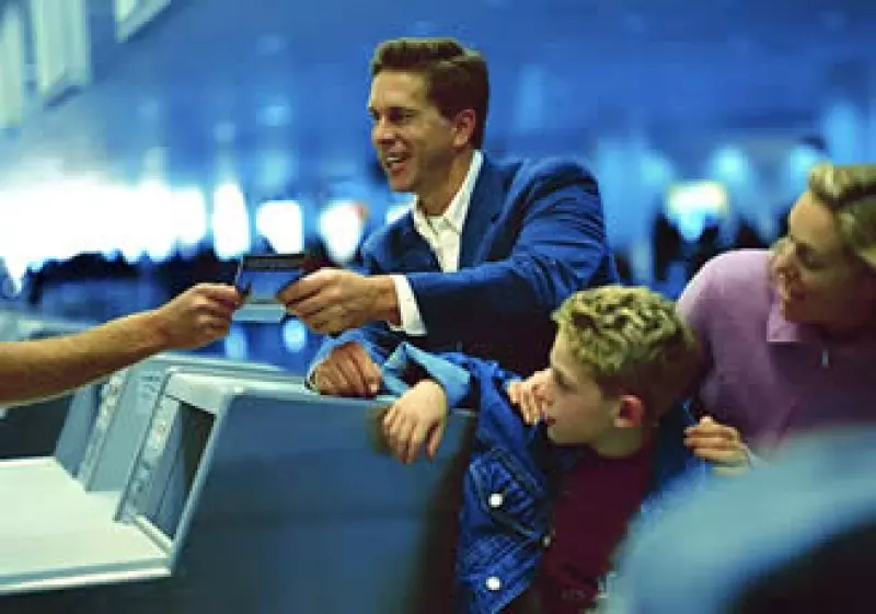 Todos los clientes merecen un buen trato al realizar trámites. (Foto: Jupiter Images)