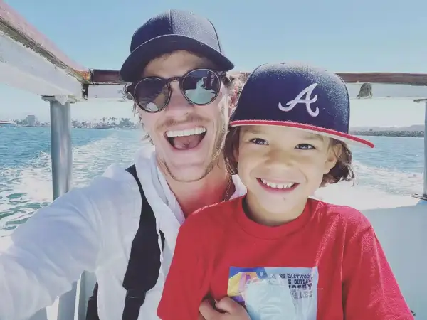 Ryan Dorsey y Josey Hollis  
