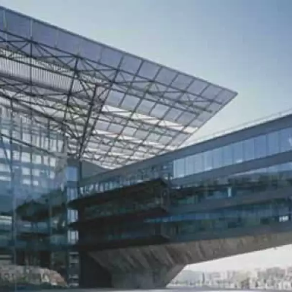 Arquitecto: Rafael de la Hoz - Gerens Hill. Tipo vidrio: Isolar Solarlux Natural 60/40.