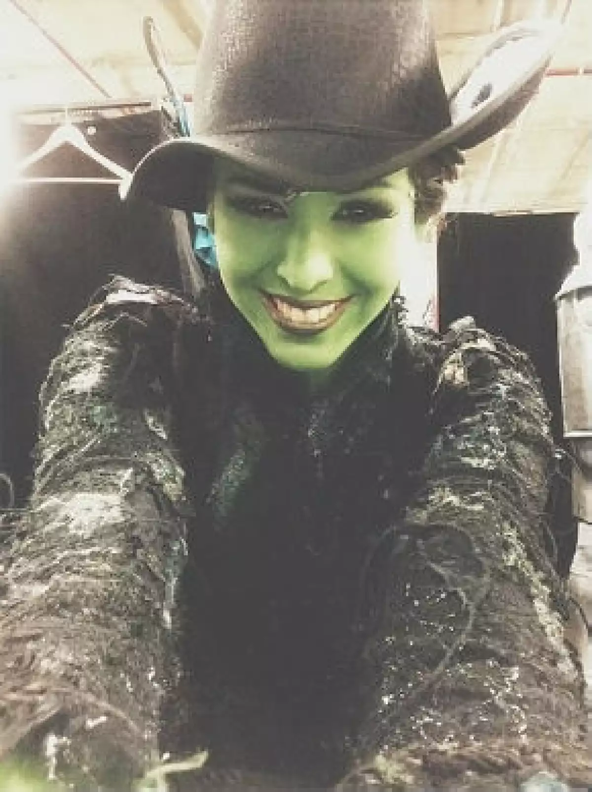 Danna Paola en el papel de la bruja Elphaba.