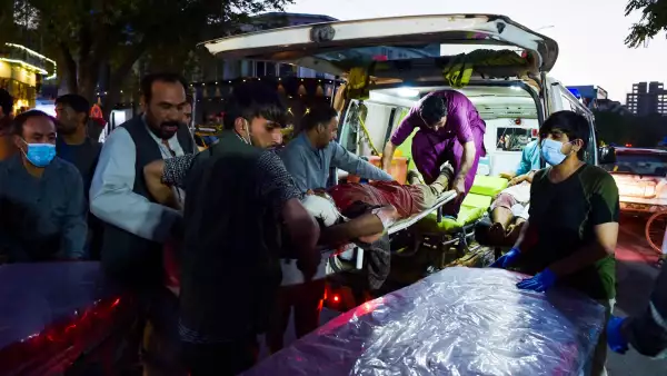 La rama afgana del EI, conocida como Estado Islámico en la provincia de Khorasan (EI-K), se consolidó en 2015 en la provincia de Nangarjar, en el este de Afganistán. También estableció células en otras partes de Pakistán y Afganistán, incluyendo Kabul, según monitores de la ONU.