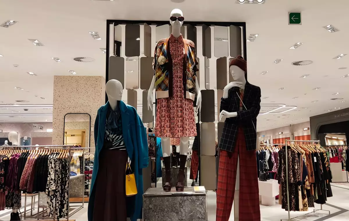 Palacio de Hierro abre en León.