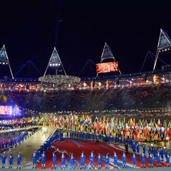 Las delegaciones se concentraron en el centro del Estadio Olímpico.