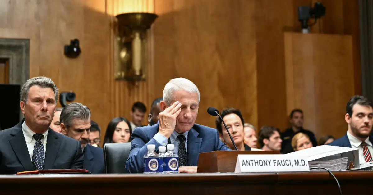 Anthony Fauci invoca la Quinta Enmienda para no responder sobre el origen del covid tras la publicación de su diario