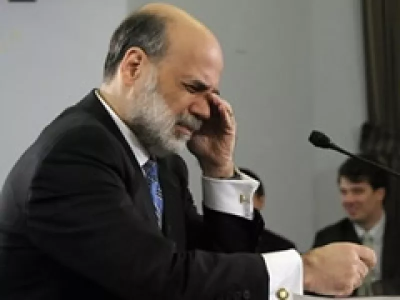 La entidad comandada por Ben Bernanke batalla para librar la crisis. (Foto: Archivo)