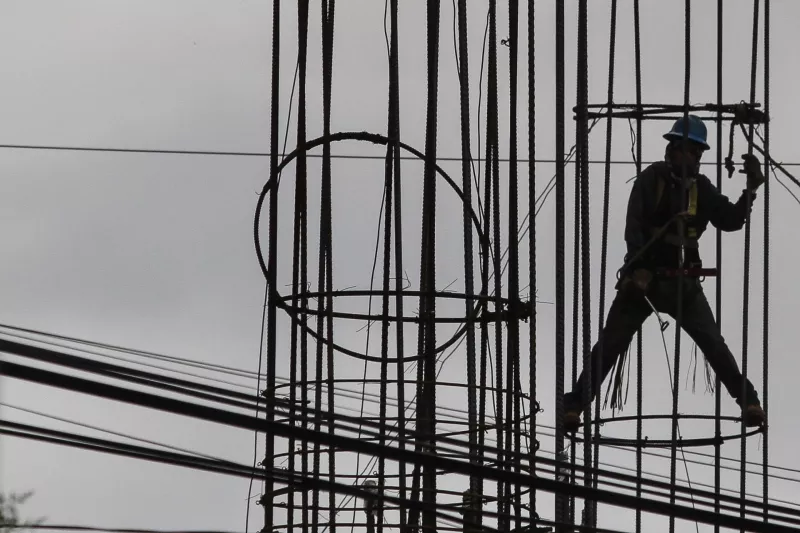 Inversión fija bruta cae y se mantiene lejos de niveles pre pandemia