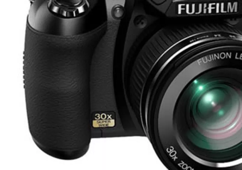 Esta cámara es más económica que otros equipos réflex. (Foto: Cortesía Paréntesis)