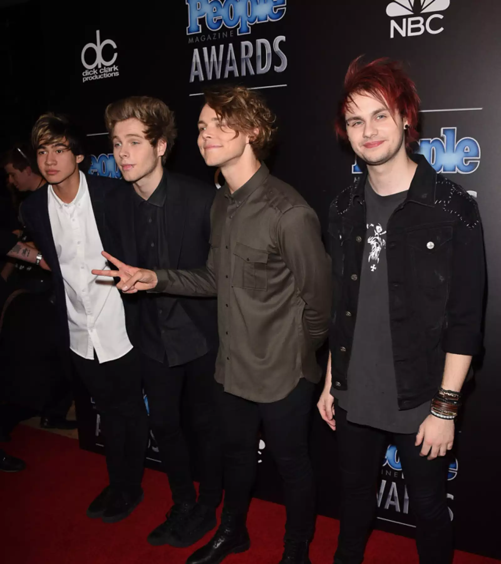 5 Seconds of Summer se dio a conocer acompañando a One Direction es su gira Take me Home en 2013 y debido al éxito presentaron su álbum debut con las canciones “She Looks so Perfect” y “Amnesia”.