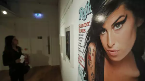 La exposición “Amy Winehouse: un retrato familiar” se exhibe en el Museo Judío de Londres.