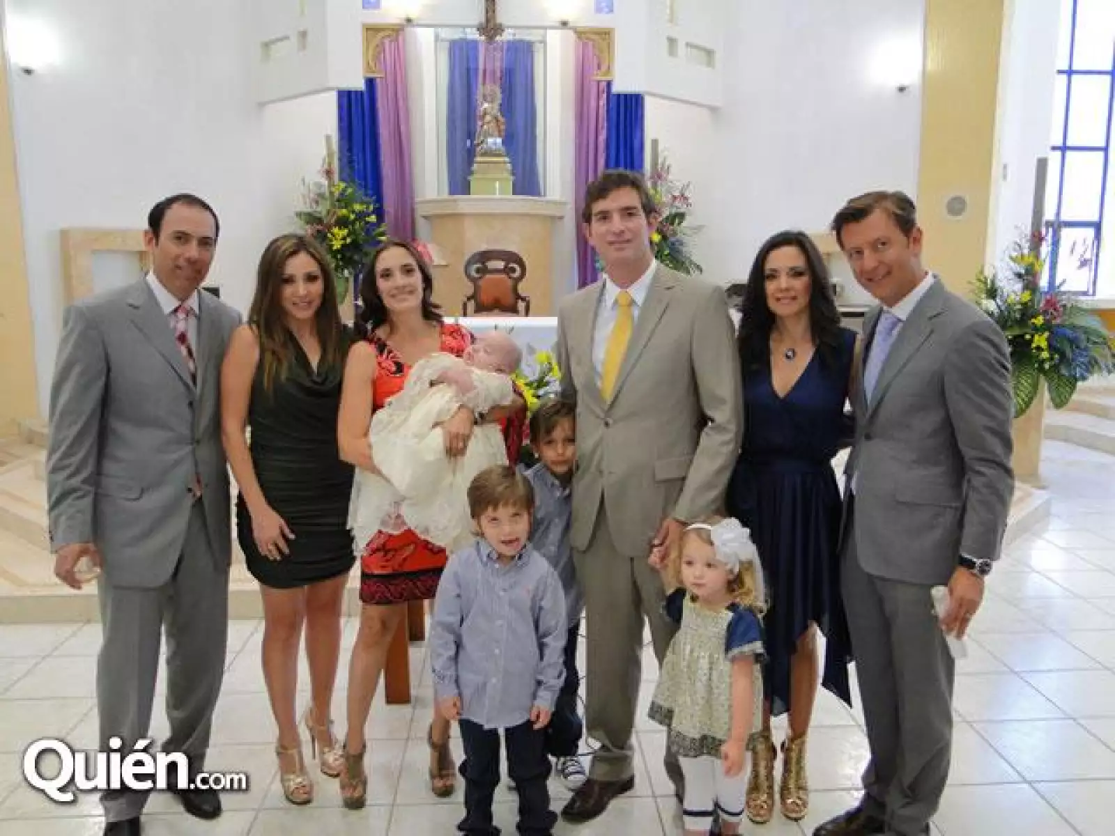 Padrinos con los papas: Alberto Jáuregui,Pau Hernández,Juan Carlos Gómez,Mónica Ladrón de Guevara,Cristi Hernández,Abelardo Orendain