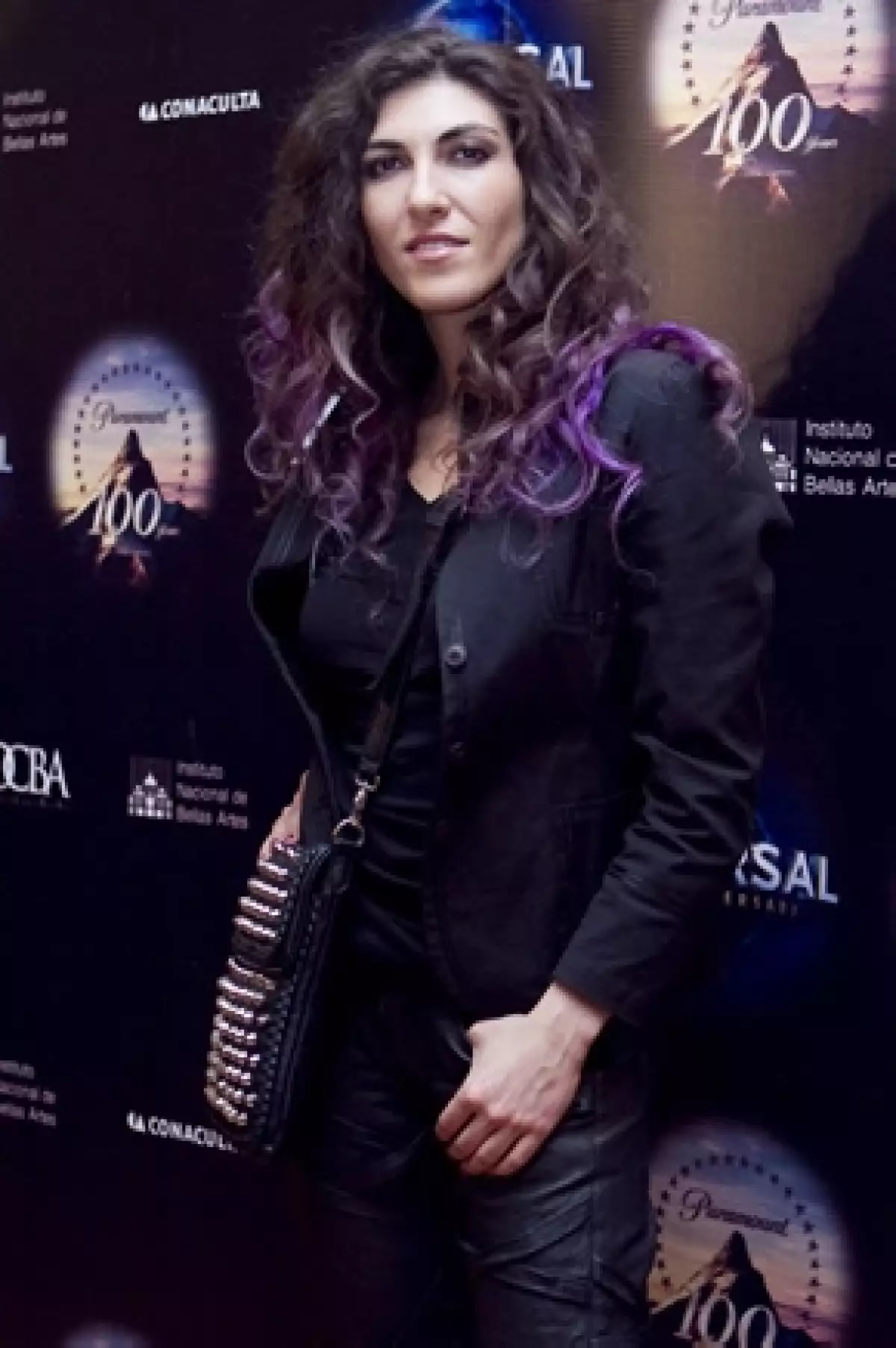 La cantante está nominada en la categoría Nuevo Artista. Actualmente promociona su tercer álbum, AV, una mezcla entre el rock y música electrónica. Mañana sabremos si logra ganar.