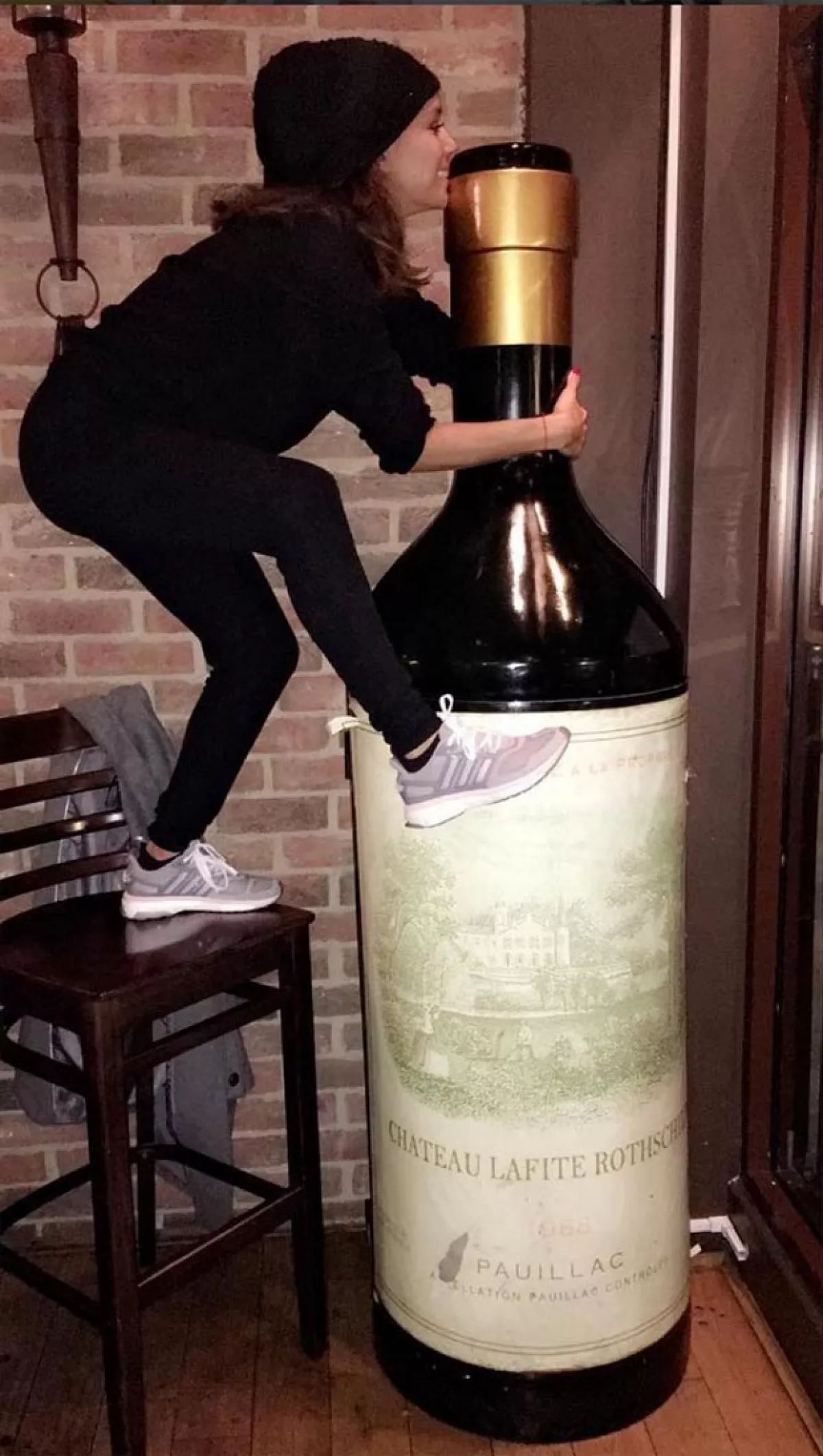 Más de una vez hemos visto a Eva festejar su famosa "wine o clock".