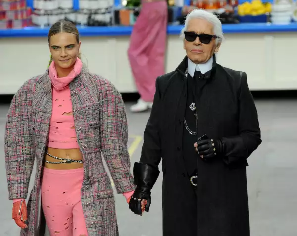Chanel: Runway - Paris Fashion Week Womenswear Fall/Winter 2014-2015