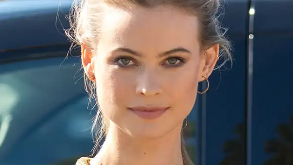 La fiebre del fleco empezó cuando la hermosa modelo de Victoria´s Secret, Behati Prinsloo, se lo cortó.