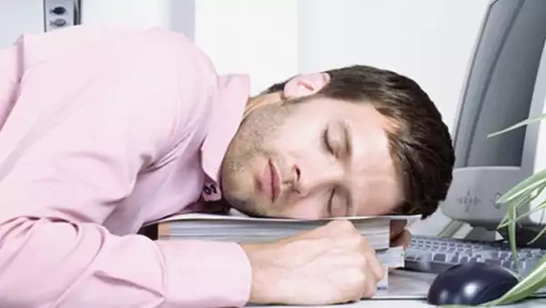 hombre con narcolepsia