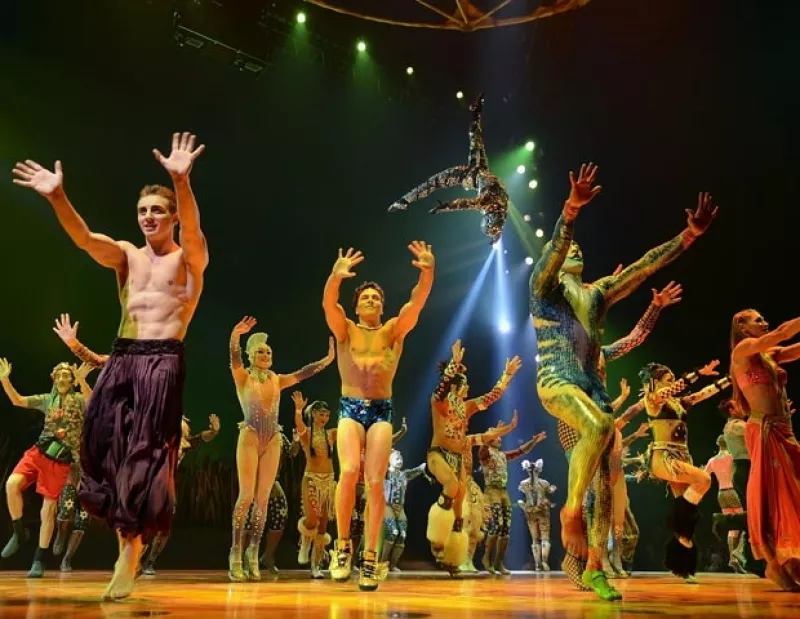 Sarah Guyard, mejor conocida como Sassoon, murió el sábado por la noche mientras presentaban el show "Ka" en Las Vegas.