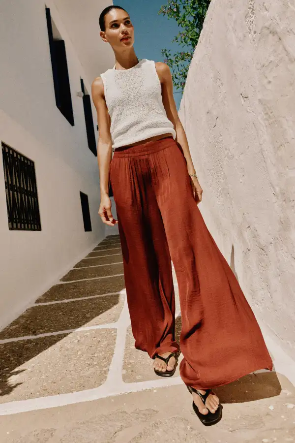 Pantalones asesinos de Zara color ladrillo