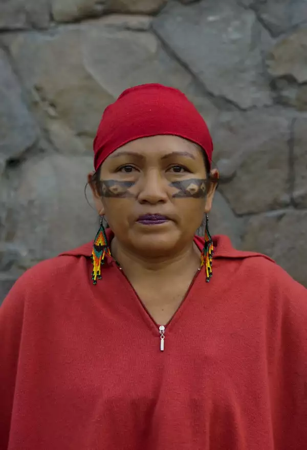 Margarita Malaver, de 35 años, del grupo indígena Kichwa-sarayaku, posa para una foto. 
