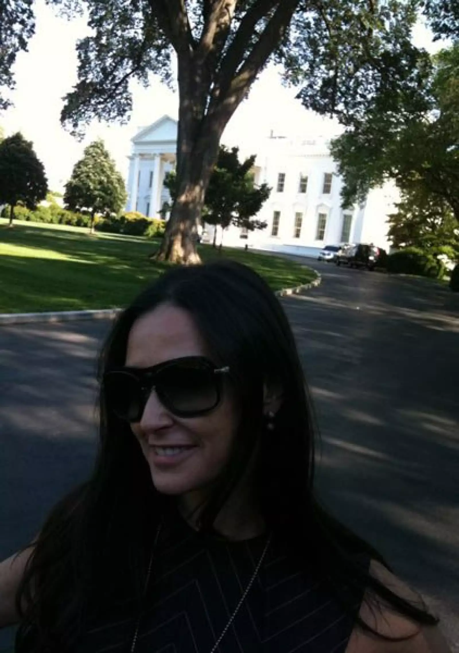 La bella Demi Moore se tomó la foto cuando visitó la Casa Blanca para abordar el tema de la esclavitud sexual infantil.