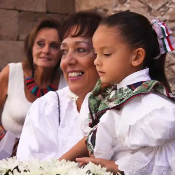 Tina Almaraz,Marisabel Torreslanda