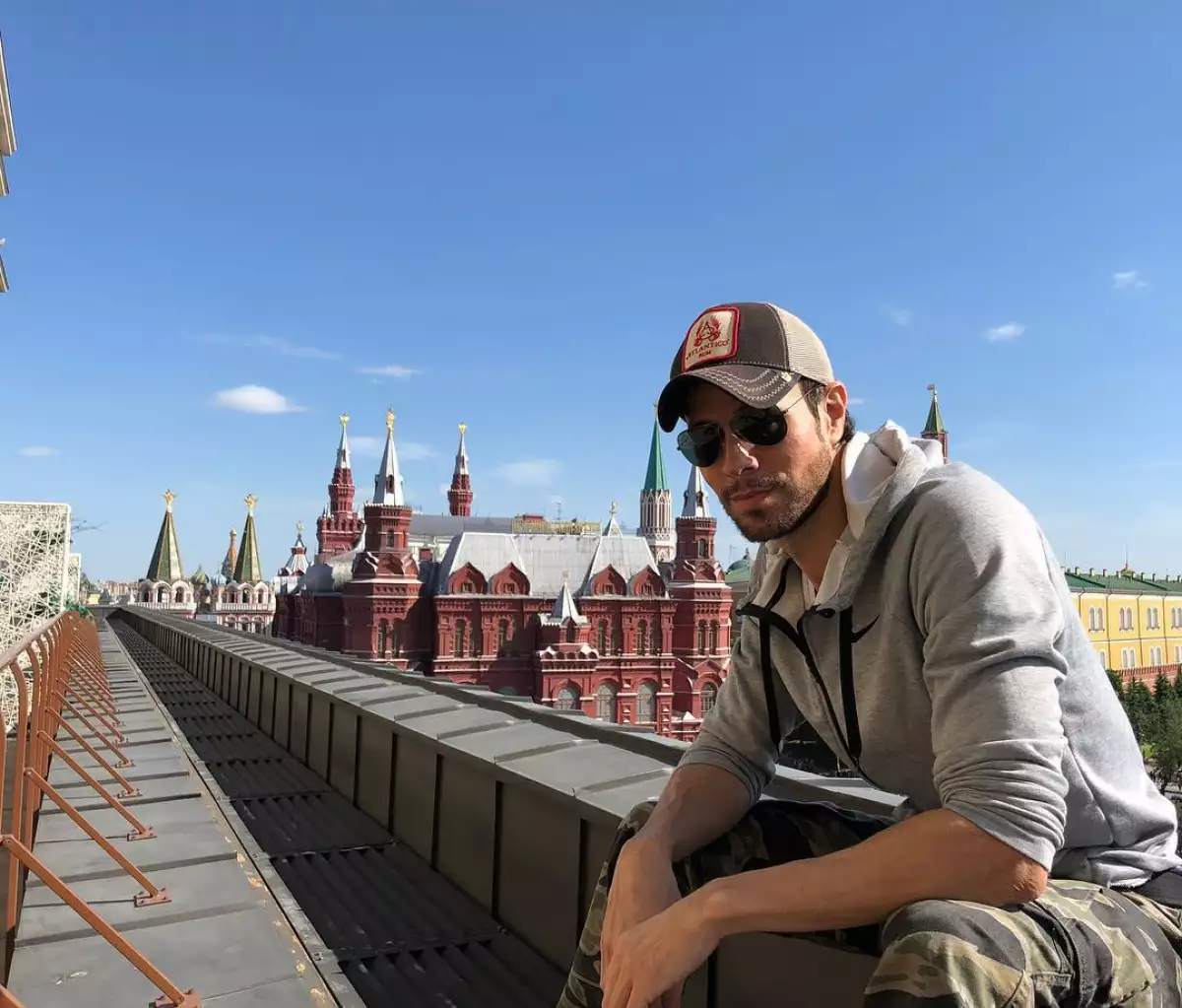 Enrique Iglesias muestra faceta nunca antes vista como papá