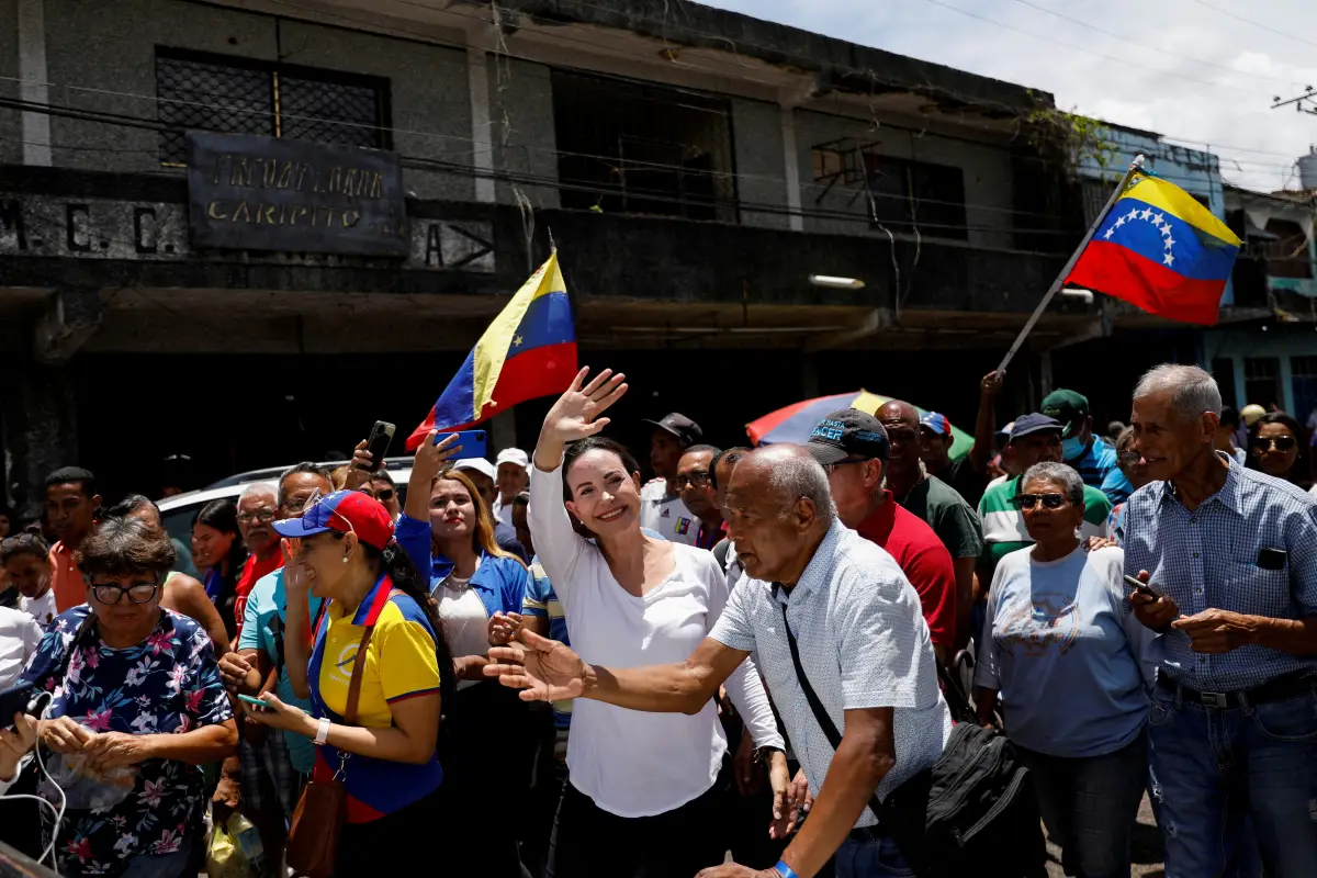 La líder de la oposición venezolana, Maria Corina Machado, participa durante una marcha antes de las primarias presidenciales de octubre, en Caripito, estado de Monagas, Venezuela, el 28 de marzo de 2023.