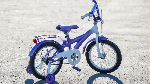 Ilustración de bicicleta infantil.