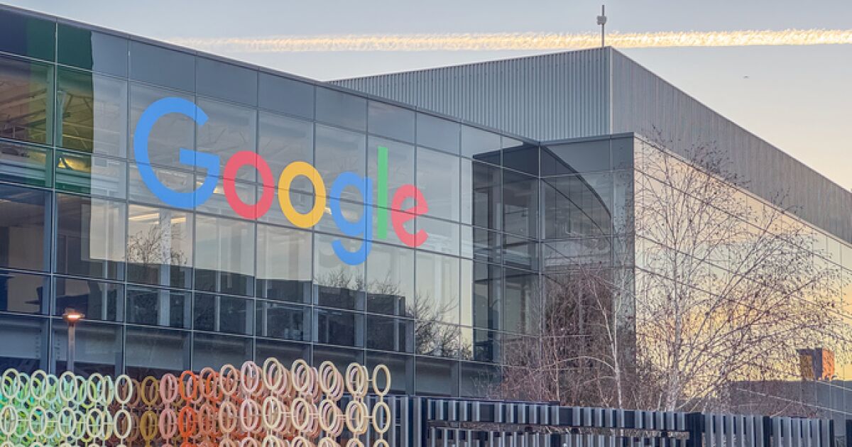 AB, gücünü kötüye kullandığı ve Trump'la ilişkisini zorladığı için Google'a 1 milyar dolar para cezası verdi