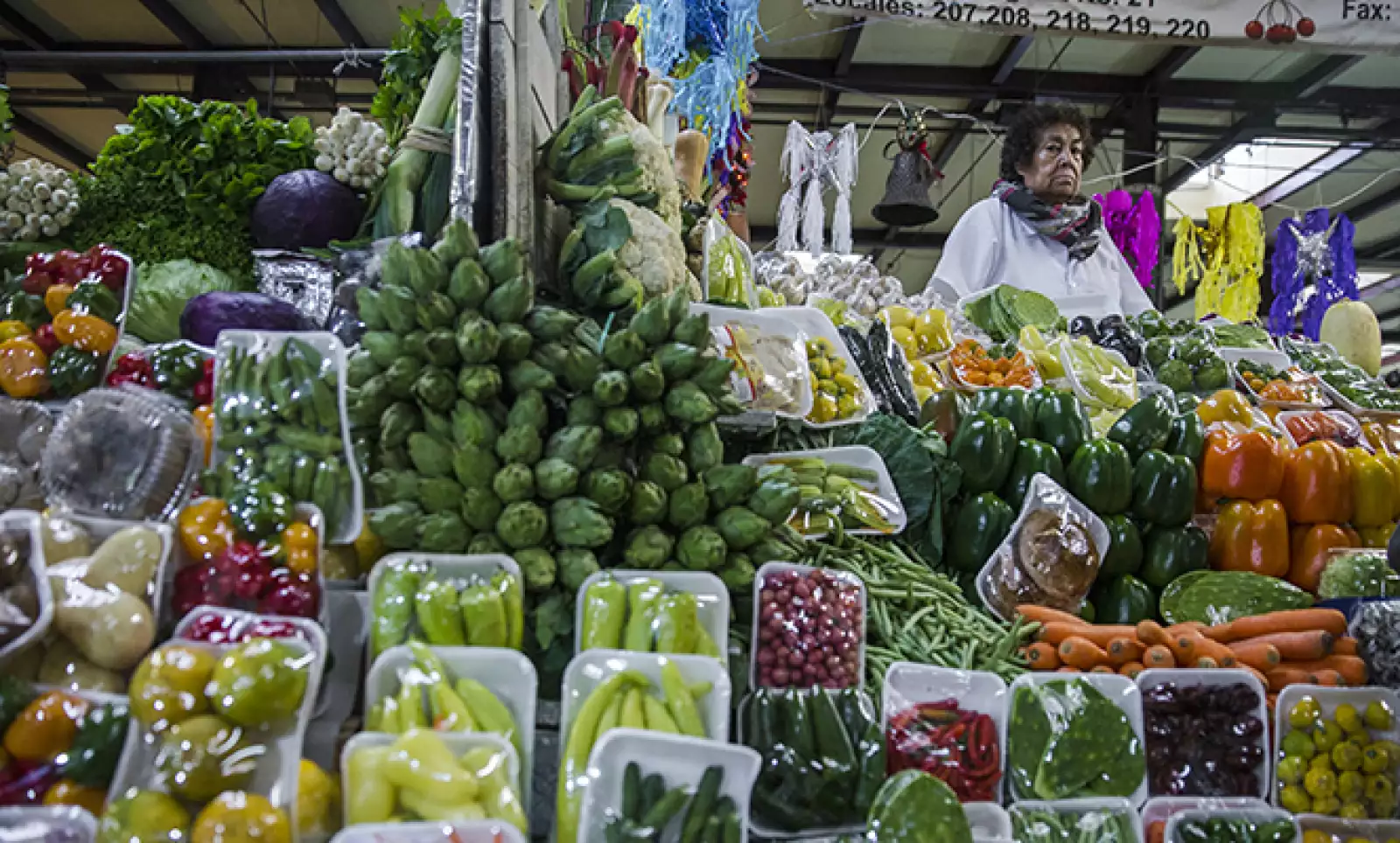 Si sólo quieres una cena tradicional puede salirte en 250 pesos por cada invitado, según precios de ese mercado. 