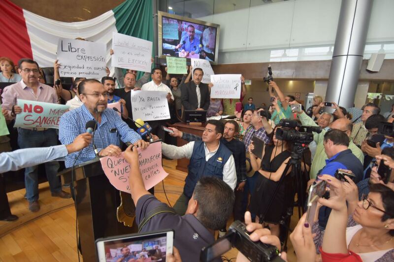 Protesta de colegas